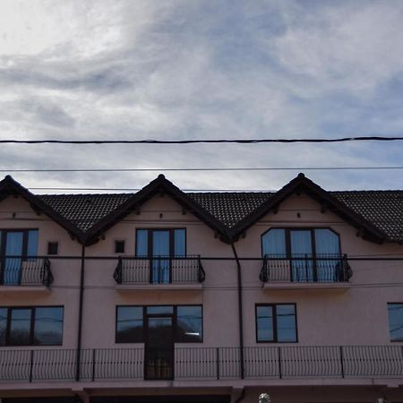 New House Hotel Curtea de Argeş Екстериор снимка