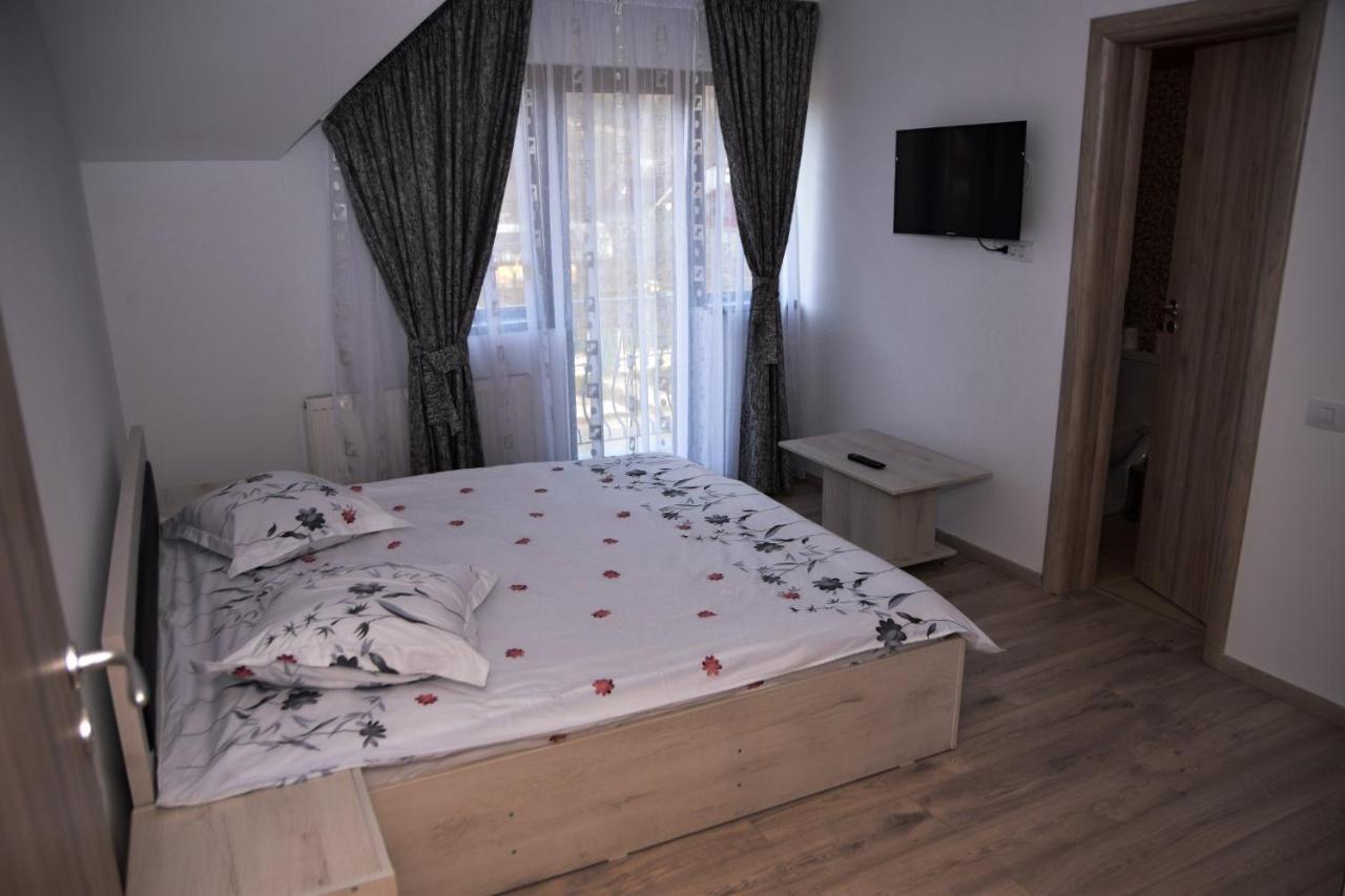 New House Hotel Curtea de Argeş Екстериор снимка