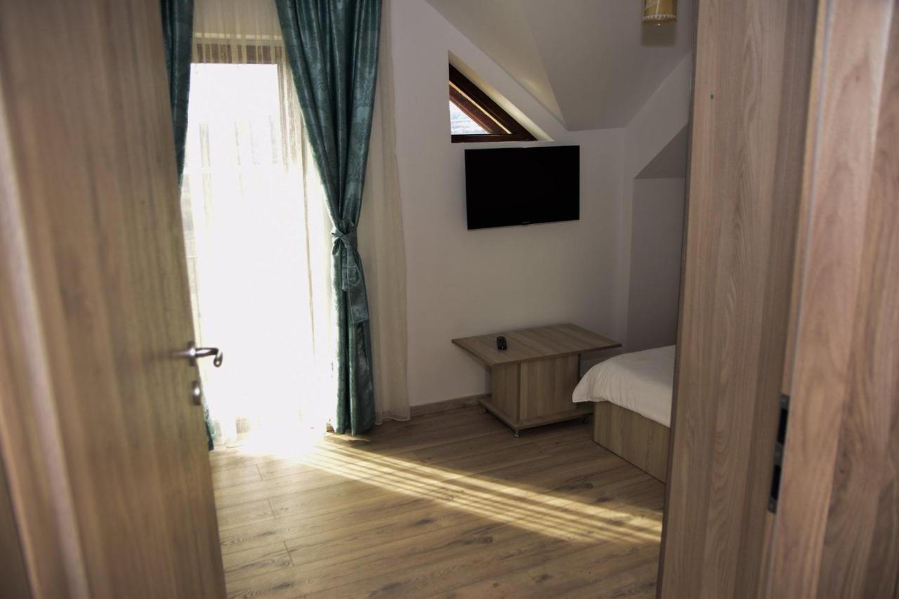 New House Hotel Curtea de Argeş Екстериор снимка
